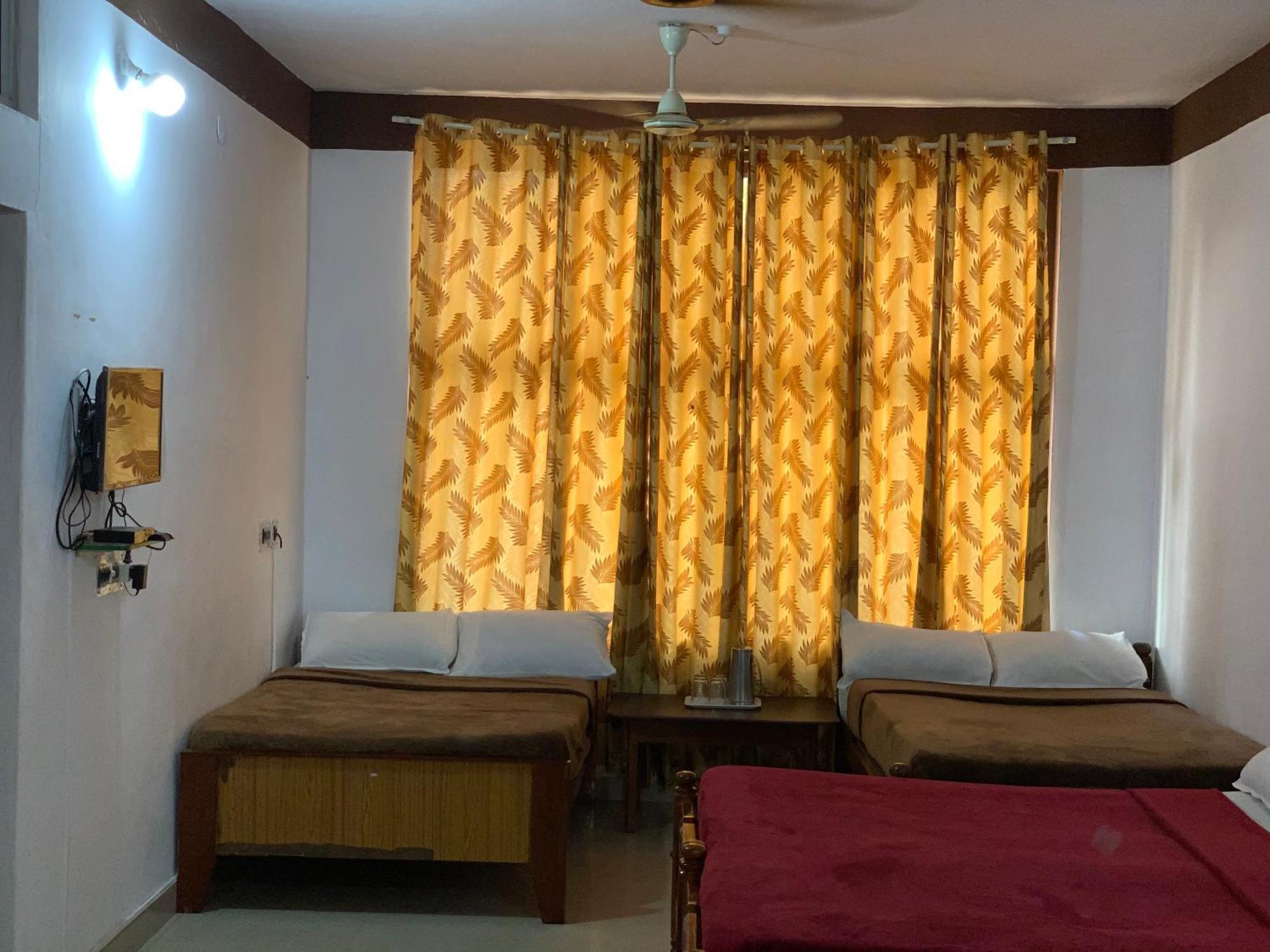 Hotel Caveri Inn Madikeri Ngoại thất bức ảnh