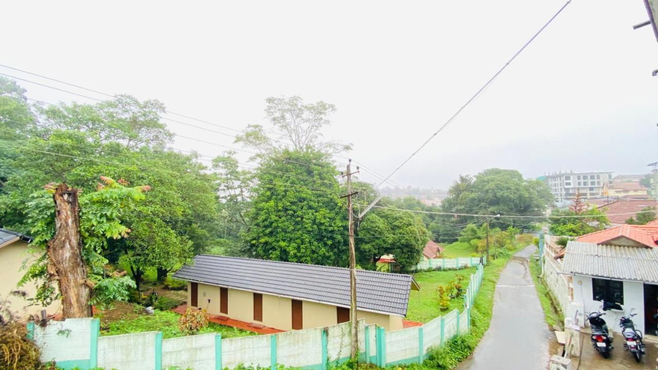 Hotel Caveri Inn Madikeri Ngoại thất bức ảnh