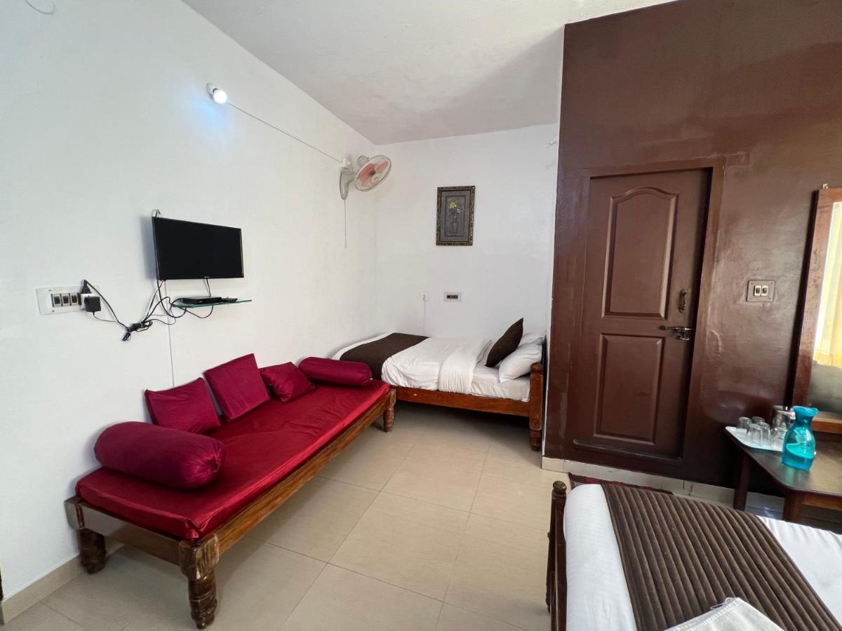 Hotel Caveri Inn Madikeri Ngoại thất bức ảnh