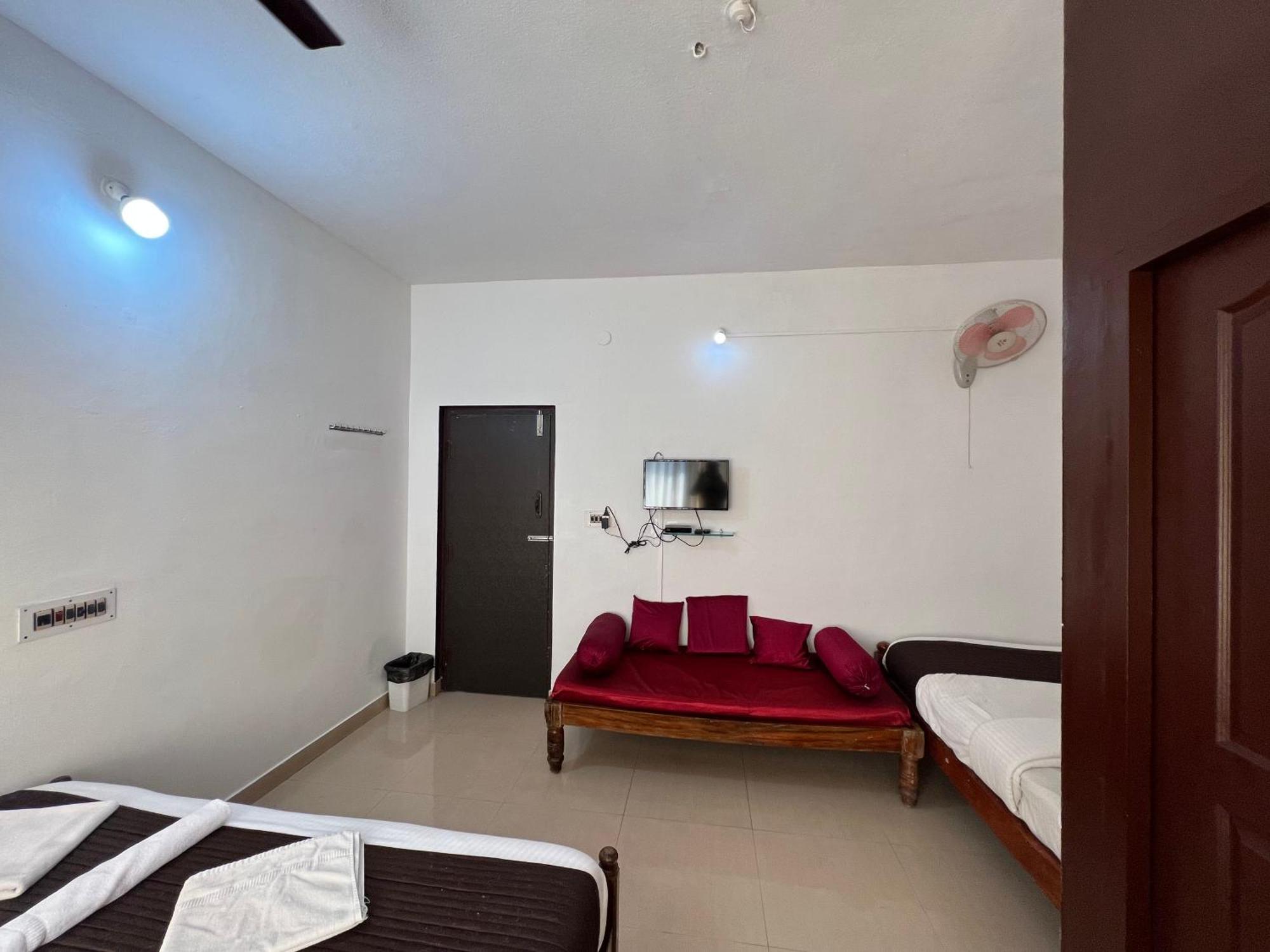 Hotel Caveri Inn Madikeri Ngoại thất bức ảnh