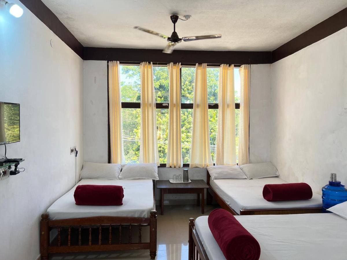 Hotel Caveri Inn Madikeri Ngoại thất bức ảnh