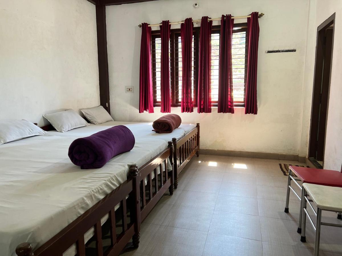 Hotel Caveri Inn Madikeri Ngoại thất bức ảnh