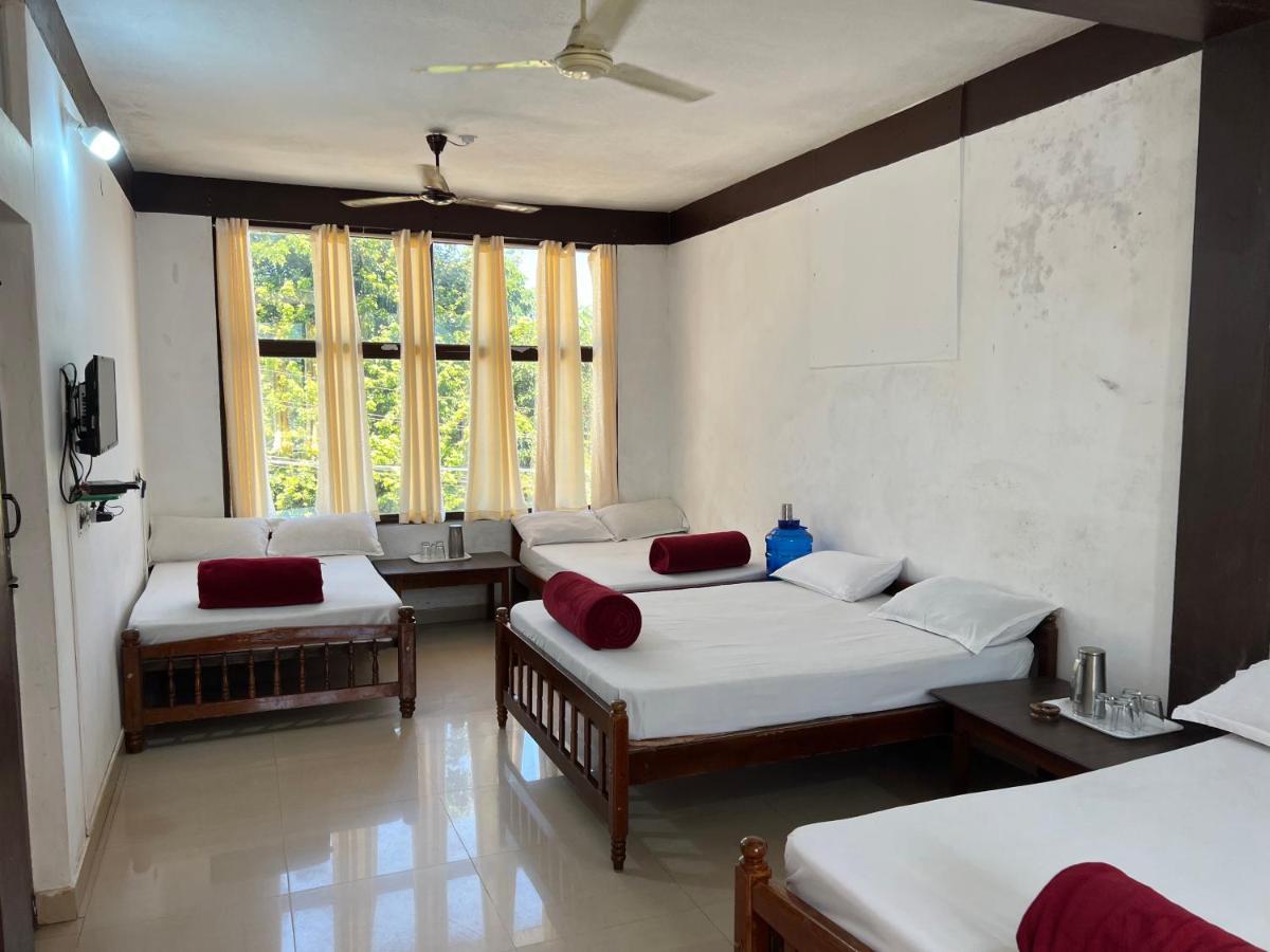 Hotel Caveri Inn Madikeri Ngoại thất bức ảnh