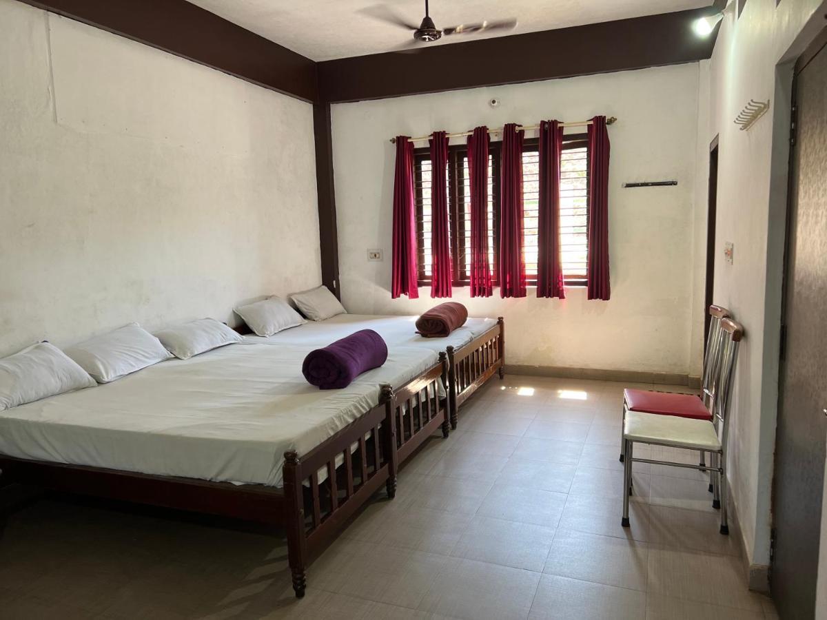 Hotel Caveri Inn Madikeri Ngoại thất bức ảnh