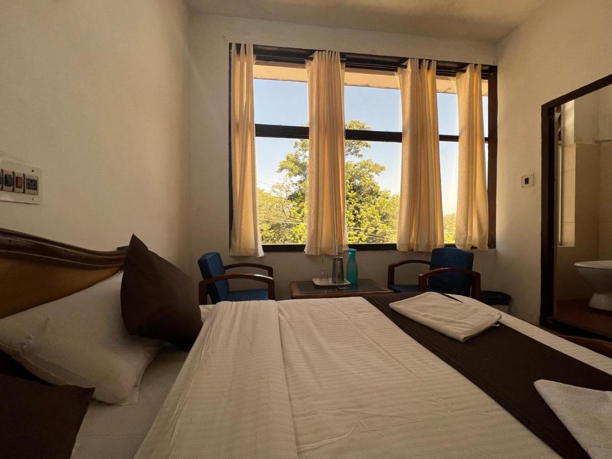 Hotel Caveri Inn Madikeri Ngoại thất bức ảnh