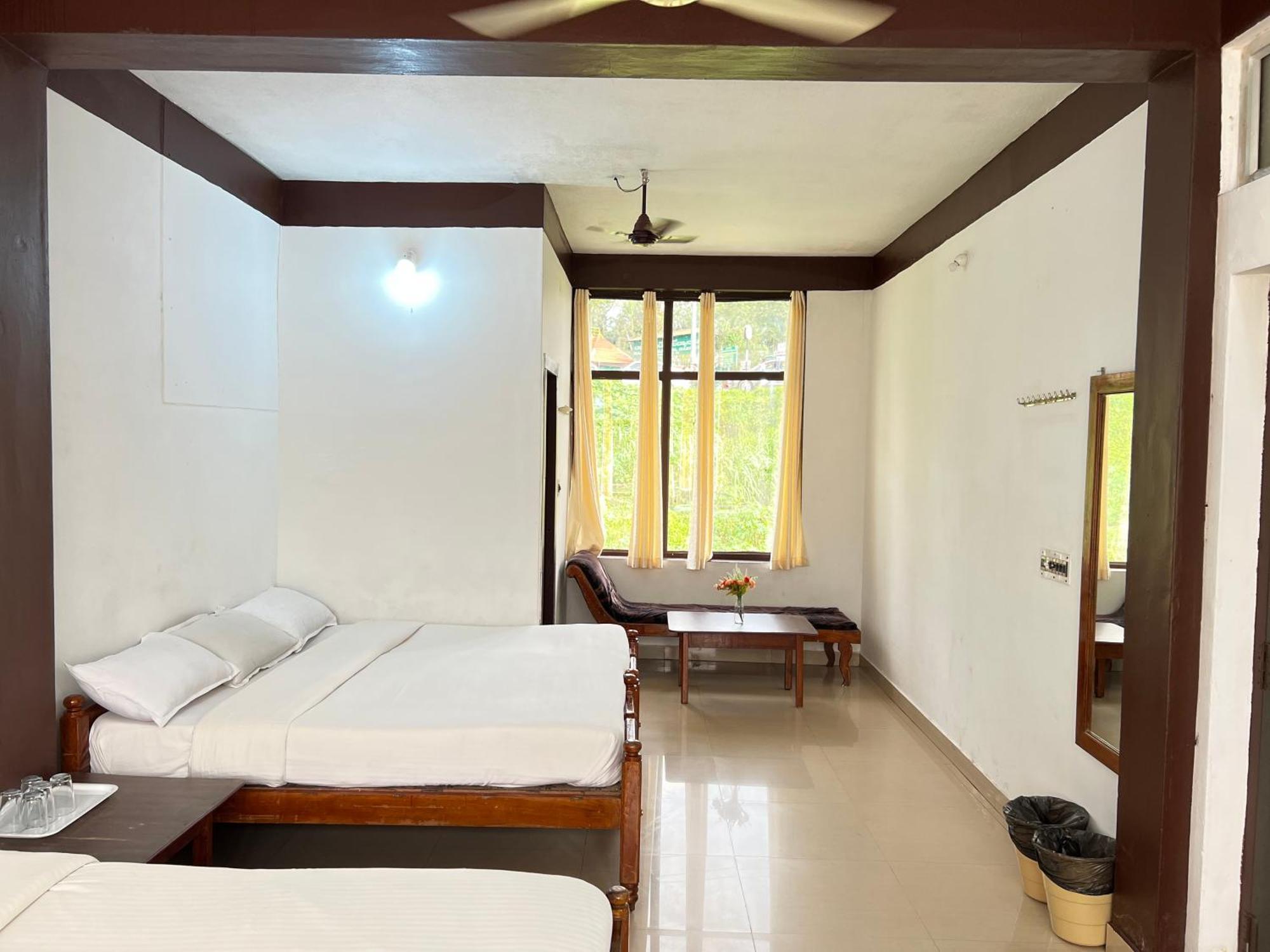 Hotel Caveri Inn Madikeri Ngoại thất bức ảnh