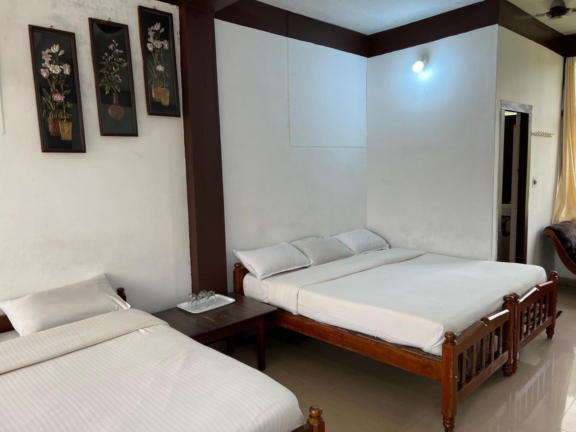 Hotel Caveri Inn Madikeri Ngoại thất bức ảnh