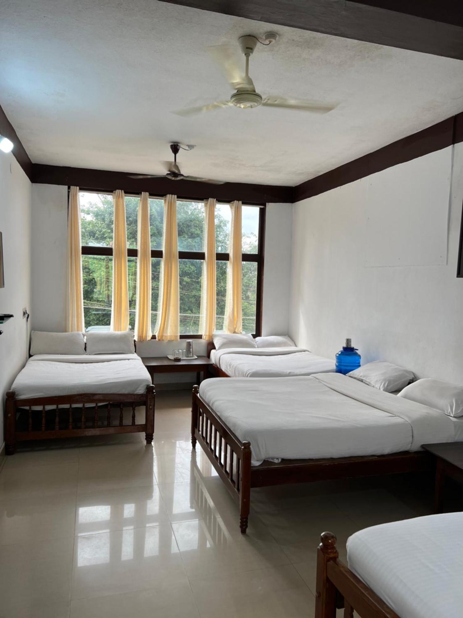 Hotel Caveri Inn Madikeri Ngoại thất bức ảnh